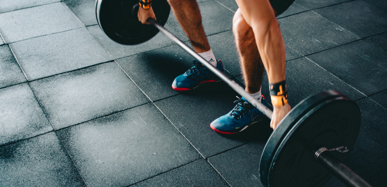 5 Light Weight Lifting Benefits For All Goals, From A Trainer